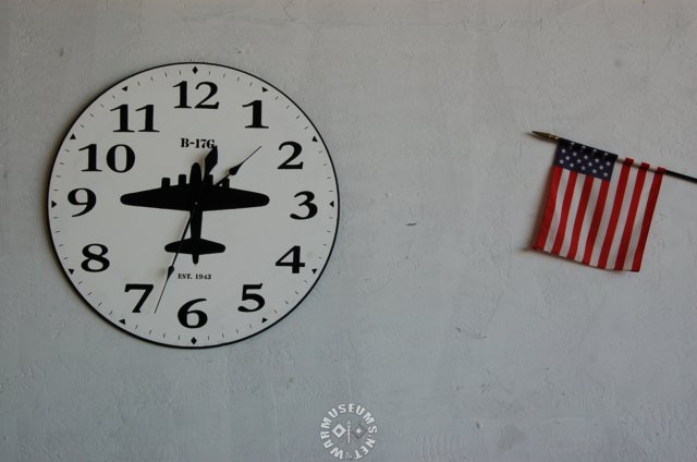 b17gclock.jpg