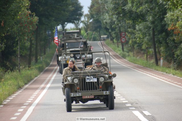 jeepheadingtheconvoy.jpg