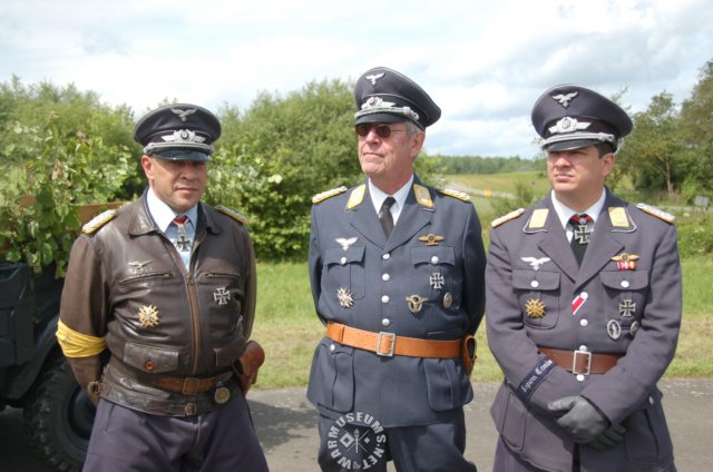 luftwaffeofficers.jpg