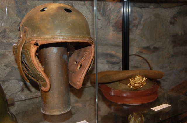 ustankisthelmetandusaafofficercap.jpg