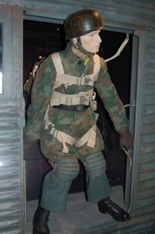 fallschirmjagergermanparatrooper.jpg