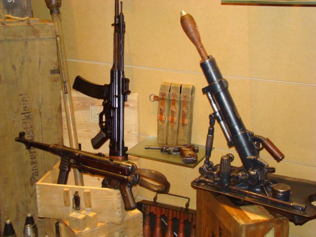 germanmp44withmp40andmortar.jpg