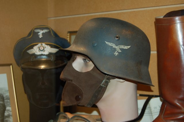 luftwaffehelmetandmask.jpg