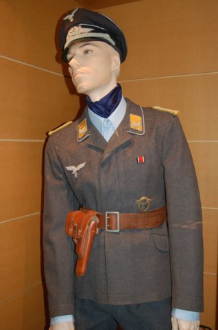 luftwaffeofficer.jpg