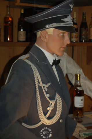 luftwaffeofficerinservicedress.jpg