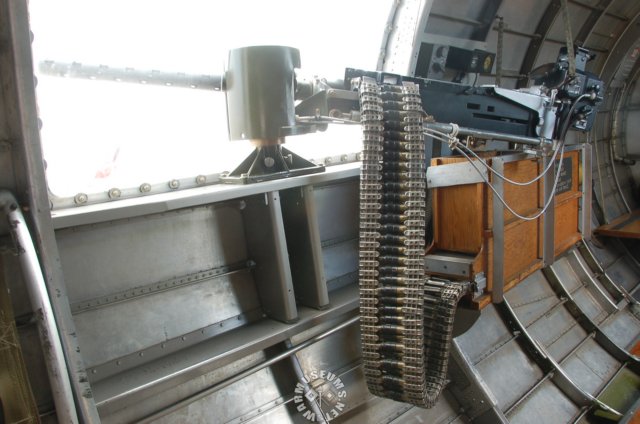 b17sidemachinegun3.jpg