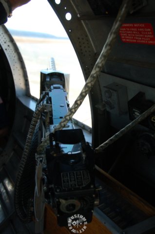 b17sidemachineguninsideview.jpg