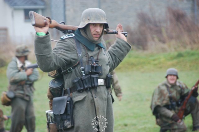 germanofficersurrenders.jpg
