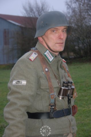 germanofficerwithtankdestructionbadgesilver.jpg