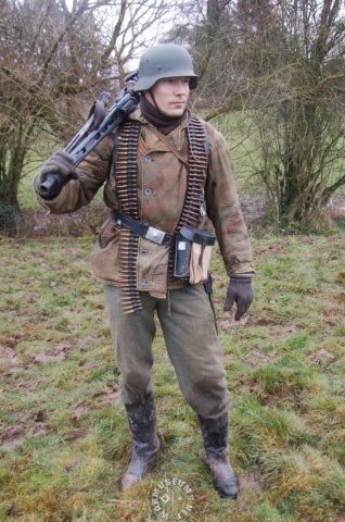 germansoldierwithmachinegun.jpg