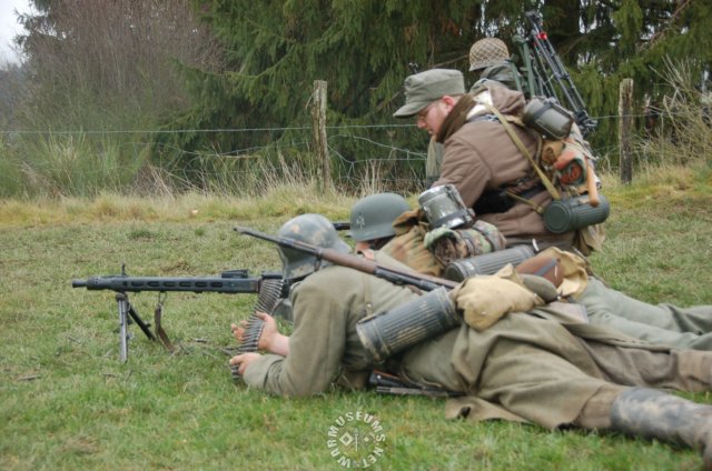 machinegunwithservants.jpg