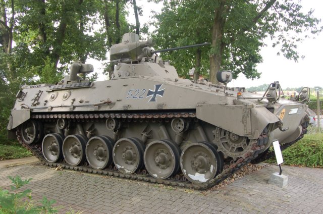 germantroopcarrierrightfrontview.jpg