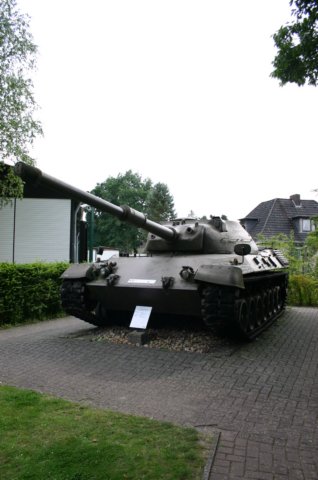 leopard1leftfrontview.jpg