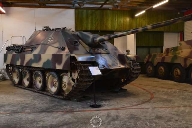 jagdpantherrightfrontview.jpg