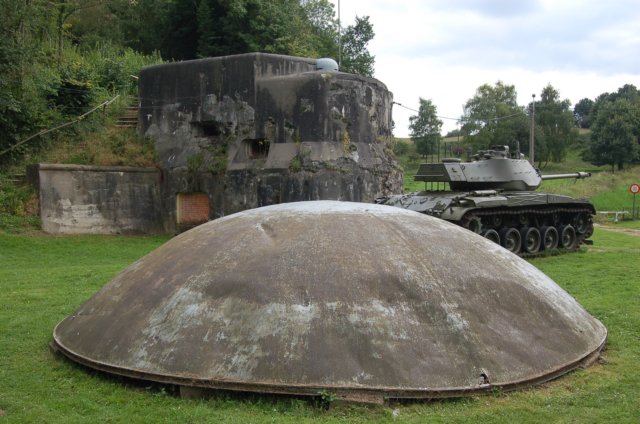 domewithmuseumentranceandm41rightrearview.jpg