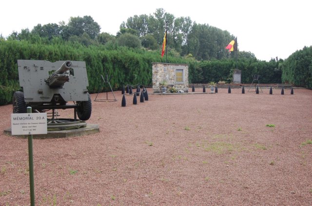 ebenemaelmemorial25pdrgun.jpg