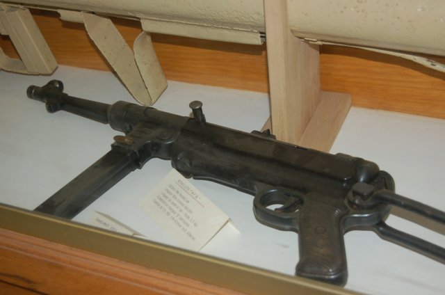 mp40schmeissersubmachinegun.jpg