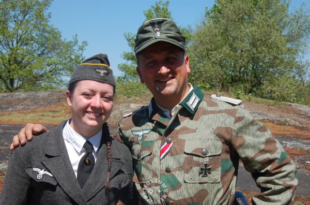 germanofficerwithluftwaffegreymouse.jpg