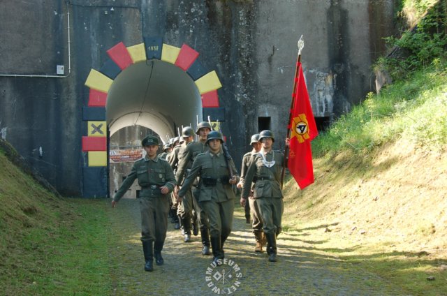 germansoldiersatfortentrance.jpg