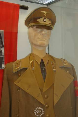 gauleiteruniform.jpg