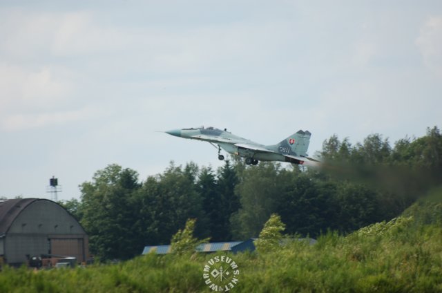 mig29fulcrumslovakiatakingoff2.jpg