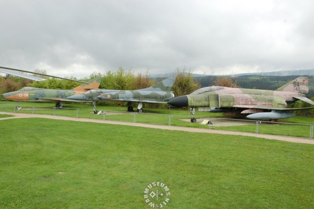 supermysterewithmirage5andphantomii.jpg