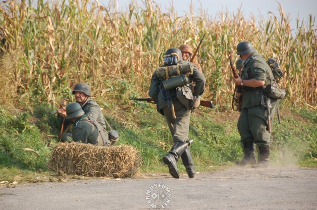 germansoldiersretreating.jpg