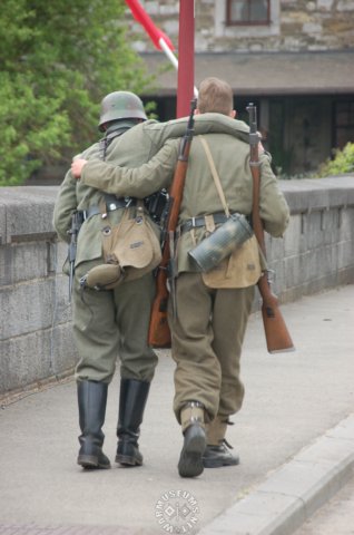 germanwoundedsoldierbroughtbacktofriendlylinesinsafety.jpg