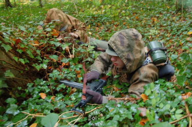 germancamouflagedsoldierwithstg44.jpg