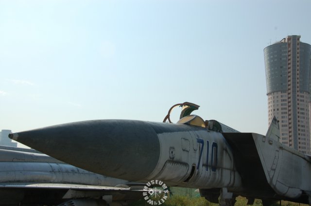 mig25foxbat2.jpg