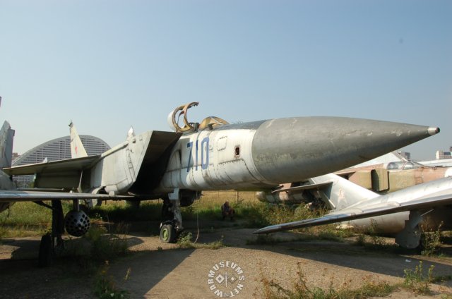 mig25foxbat3.jpg