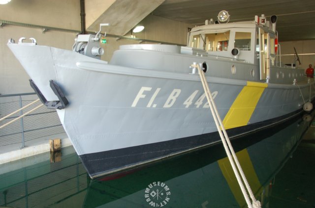flugbetriebsbootseeteufelivgermanboatusedtogetbackfallenluftwaffepilots.jpg