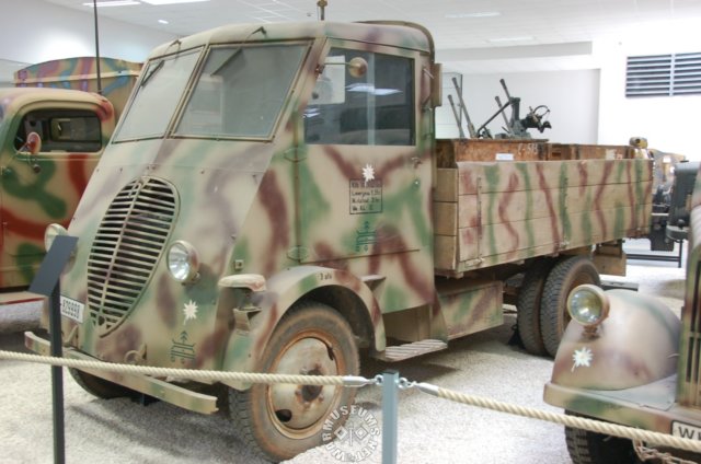 frenchpeugeotdmausedbywehrmacht.jpg