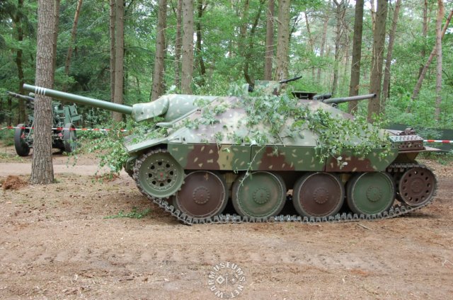jagdpanzer38hetzerleftsideview2.jpg