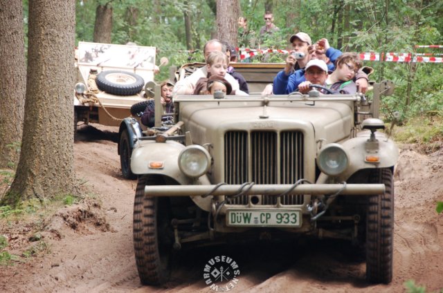 sdkfz10headingtheconvoy.jpg