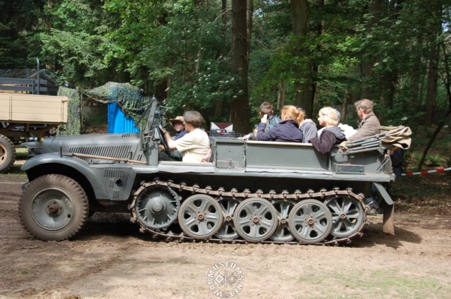 sdkfz10leftsideview.jpg