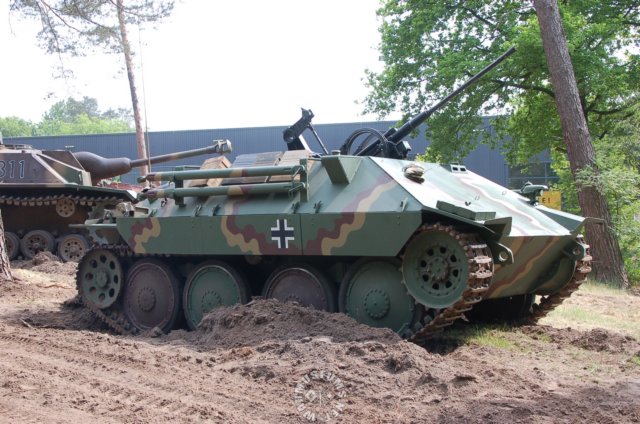 bergepanzer38hetzerwith2cmflak38antiaircraftcanon2.jpg