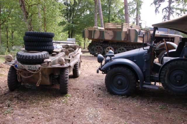 schwimmwagenvwtyp166withsdkfz7.jpg