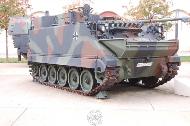 m113a1geartilleryarmouredobservationvehicle1973.jpg