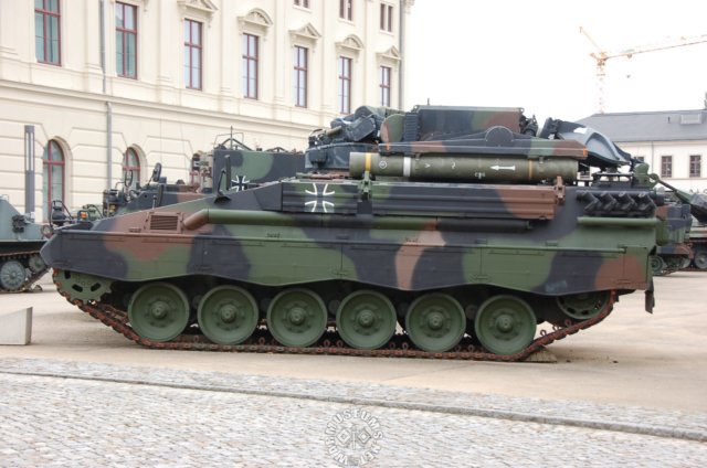 rolandselfpropelledarmouredairdefencemissilesystemmodifiedchassisofmarderarmouredinfantryvehicle.jpg