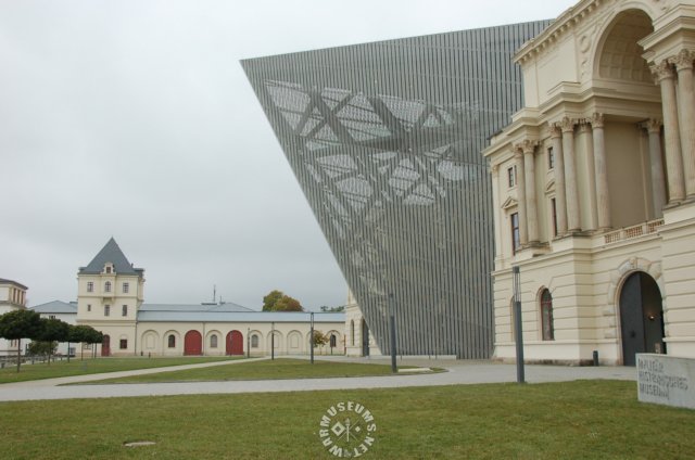 sideviewofmuseumentrance2.jpg