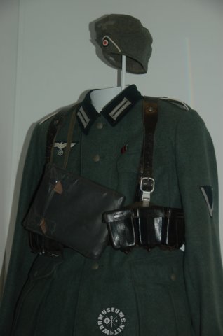 wehrmachtuniform.jpg