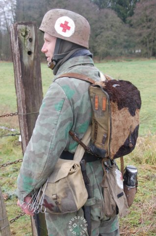 fallschirmjagermediczoomonbackpack.jpg