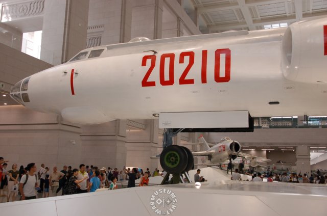 h6bombernoseviewonleftside.jpg