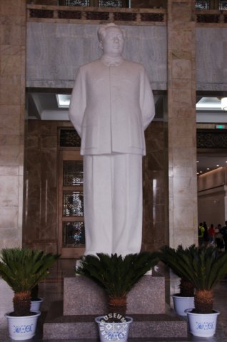 maostatue.jpg