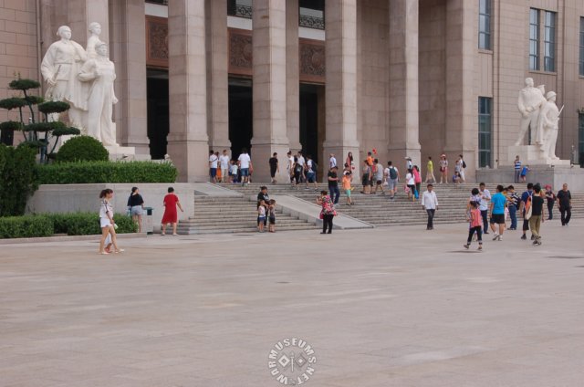 statuesatmuseumentrance.jpg