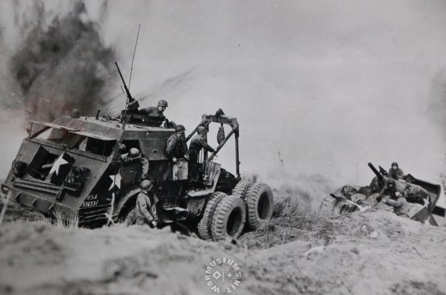 m26tractorg160withsherman.jpg
