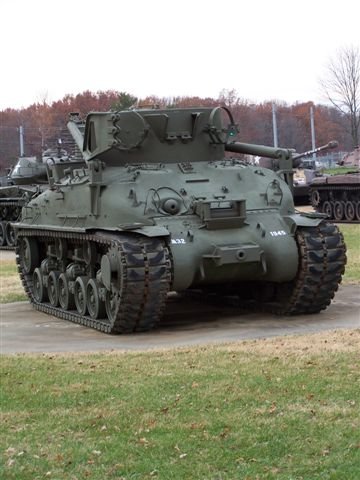 m32shermantrvrecoveryvehiclerightfrontview.jpg