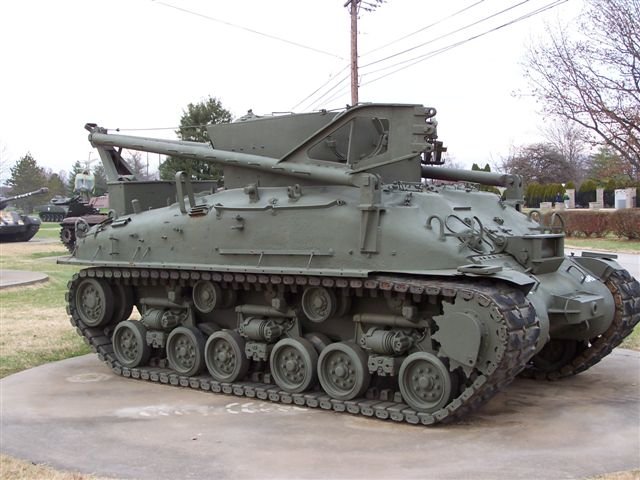 m32shermantrvrecoveryvehiclerightsideview.jpg
