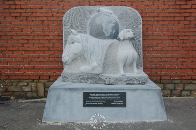 monumentdedicatedtoanimals.jpg